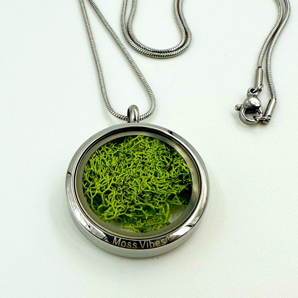 Eternal Moss Locket Pendant Necklace- Lime - Picture 5 of 9